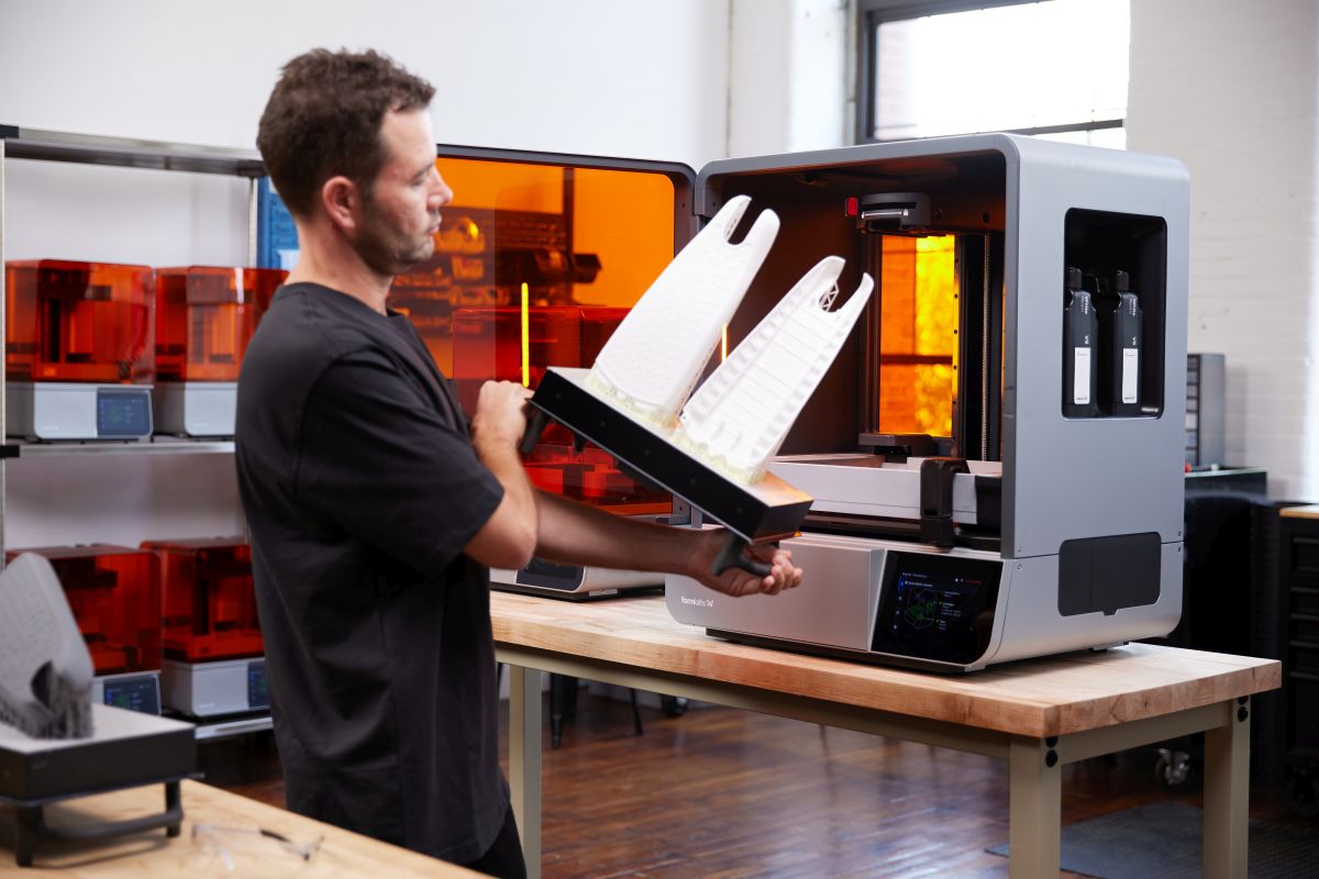 Formlabs Form 4L Complete Package – großformatiger Resindruck für präzise Prototypen und funktionale Bauteile in Industriequalität