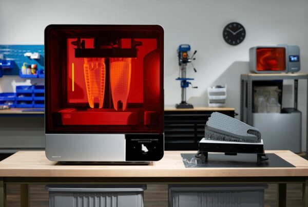 Formlabs Form 4L mit Fast Resin – schnelle, präzise Prototypen im großformatigen SLA-3D-Druck