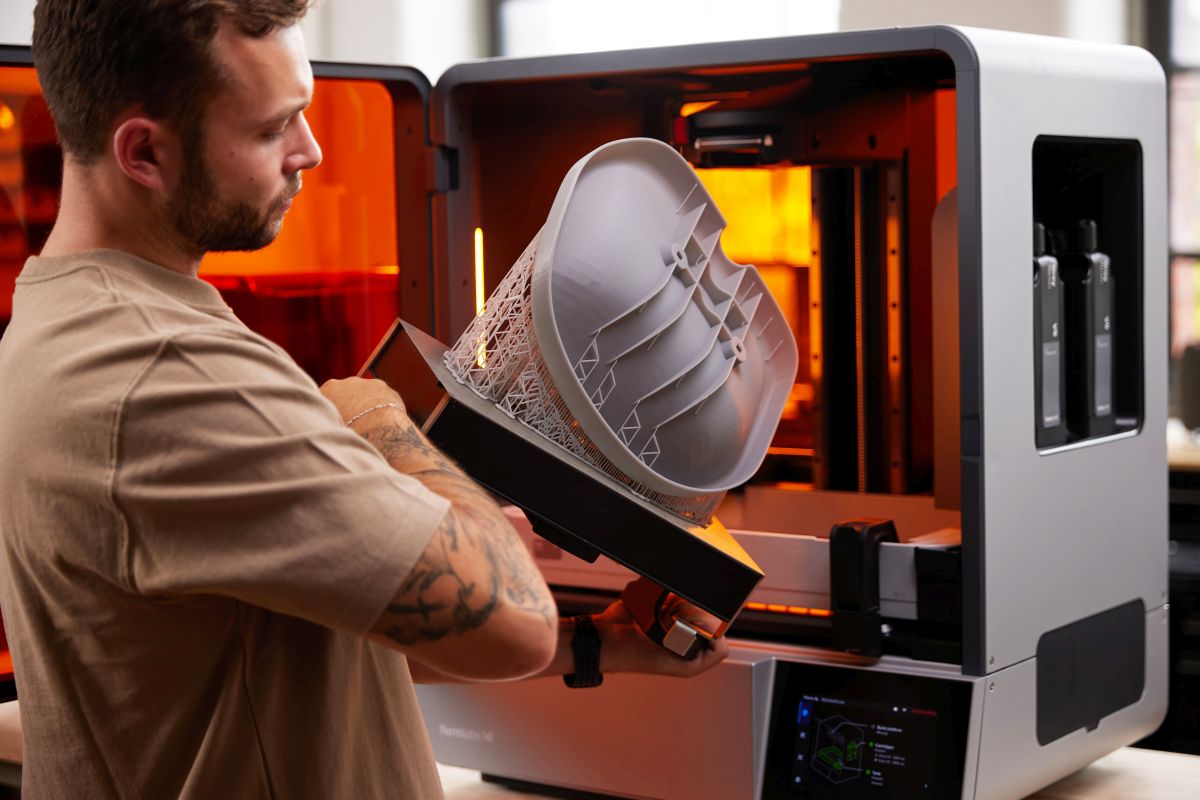Formlabs Form 4L Complete Package mit Fast Resin – hochpräziser Resindruck für schnelle Prototypen und kurze Iterationszyklen