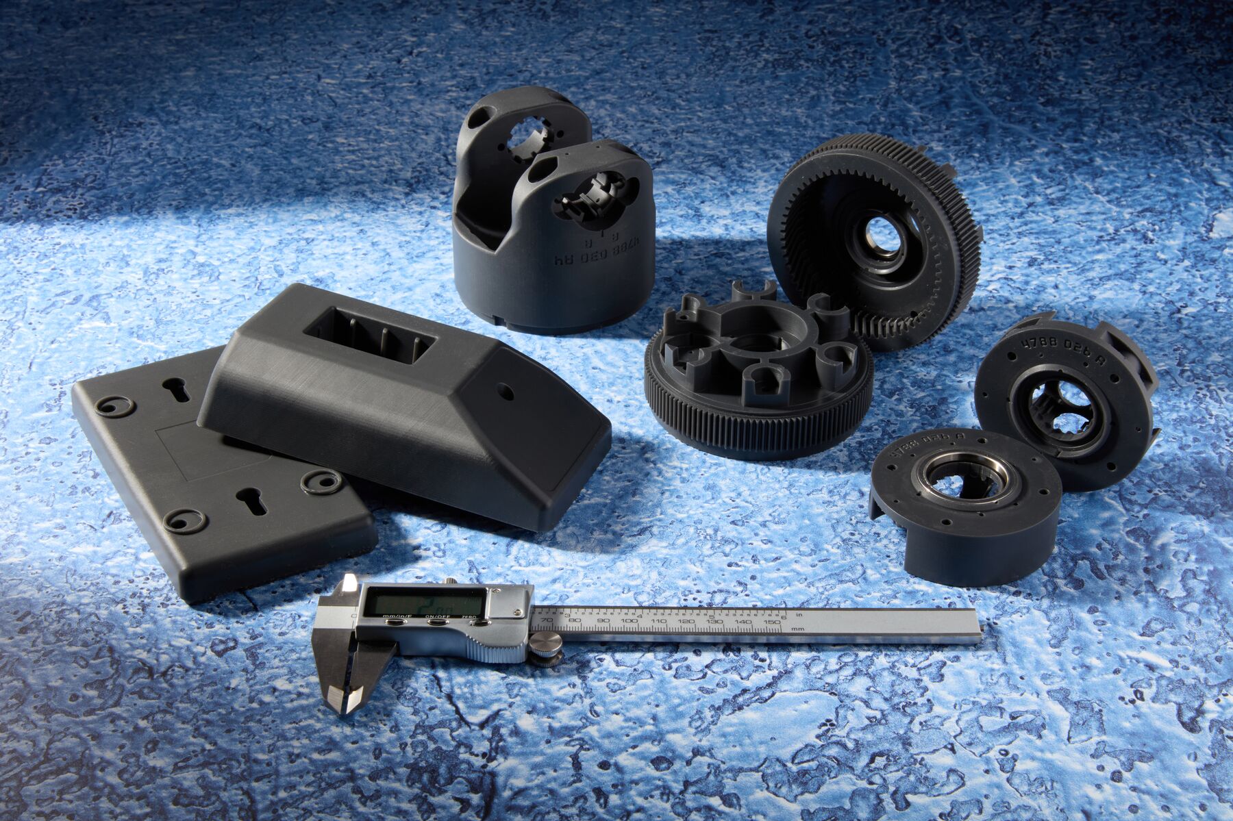 Mit Tough 1500 Resin V2 liefert Formlabs ein Material, das den nächsten Schritt in Richtung industrietauglicher SLA-Bauteile darstellt. Höhere Zähigkeit, bessere Schlagfestigkeit und schnellere Verarbeitung machen es zur idealen Wahl für Unternehmen, die auf Leistung, Zuverlässigkeit und Effizienz setzen.