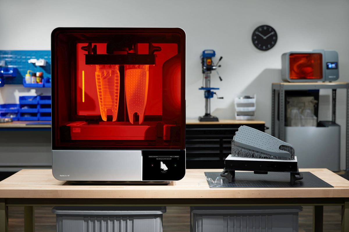 Formlabs Form 4L mit Fast Resin – schnelle, präzise Prototypen im großformatigen SLA-3D-Druck
